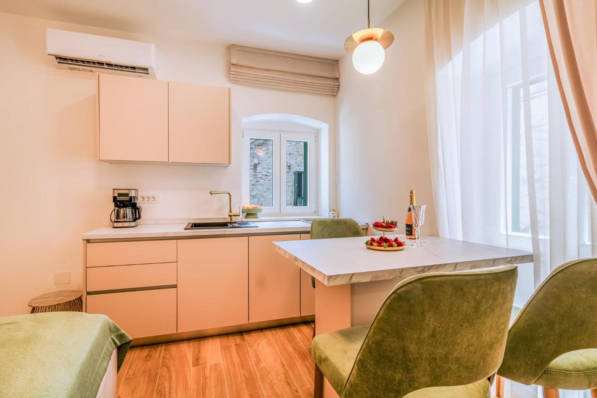Luxury 2 Bedroom-2 Bathroom Apartment & Studio App With Rooftop Terrace Spalato Esterno foto